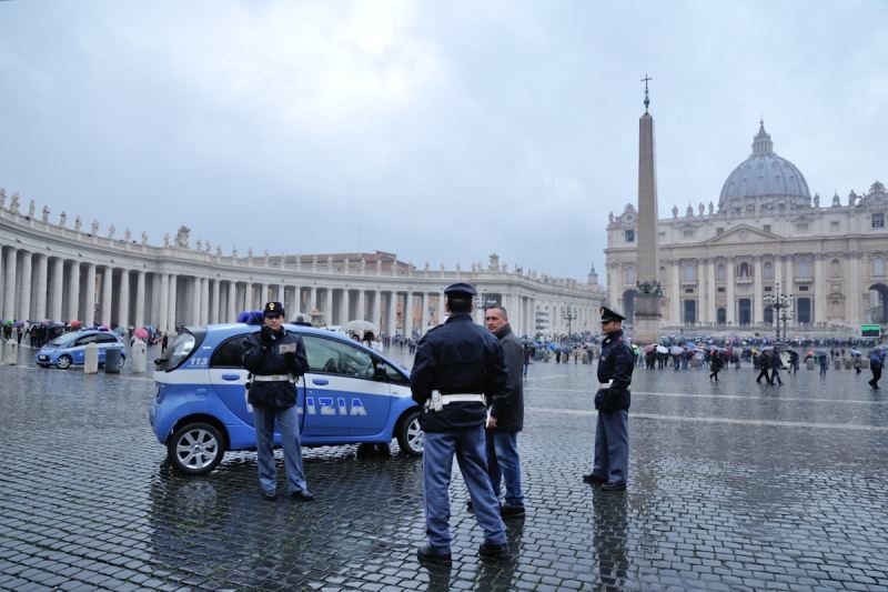 Oltre 150 mila persone a San Pietro: gestito afflusso dalla Questura in sicurezza