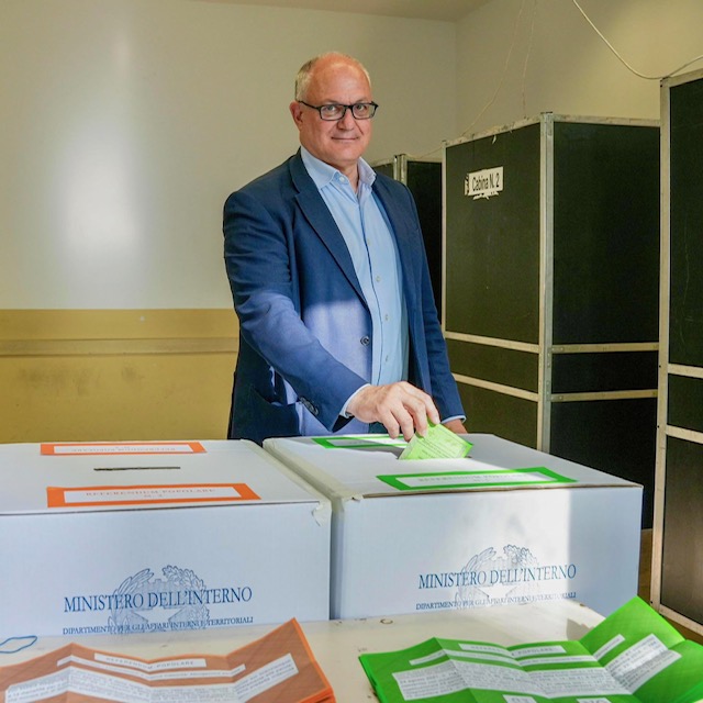 Gualtieri vota al seggio di Monteverde: “Votare è un dovere civico”