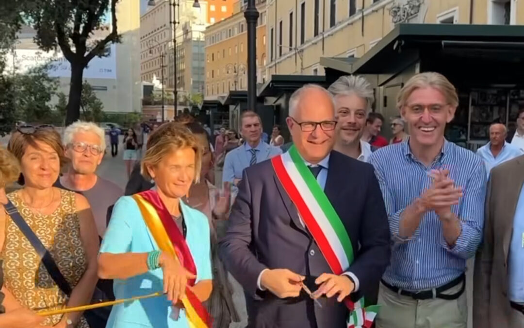 Inaugurata la nuova area dei librai a Piazza della Repubblica