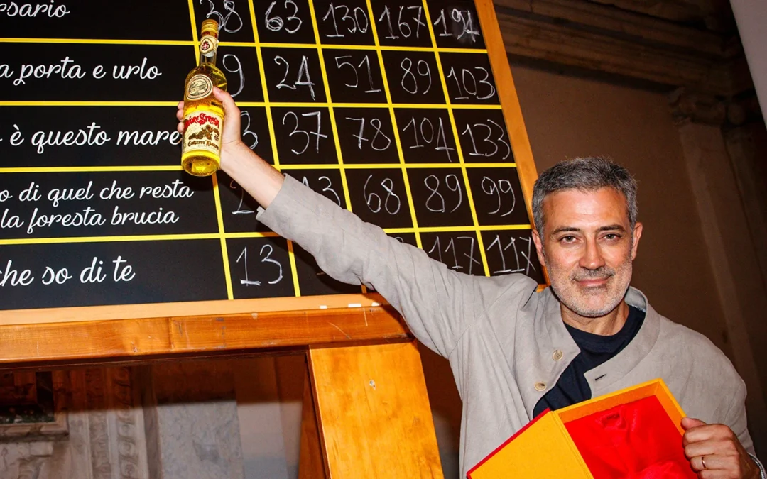 Premio Strega 2025, vince Andrea Bajani con “L’anniversario”. Feltrinelli sul podio dopo 20 anni