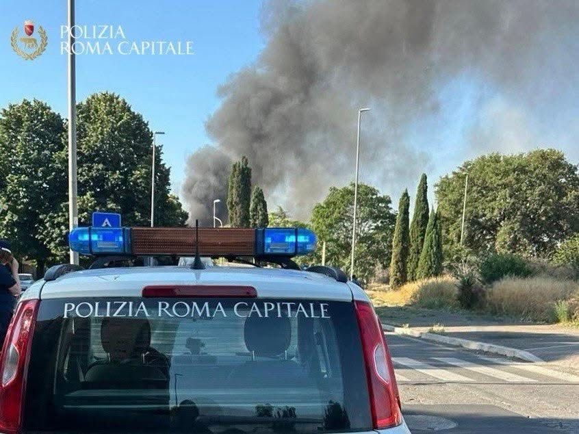 Travolto da un camion mentre attraversa le strisce: muore 83enne