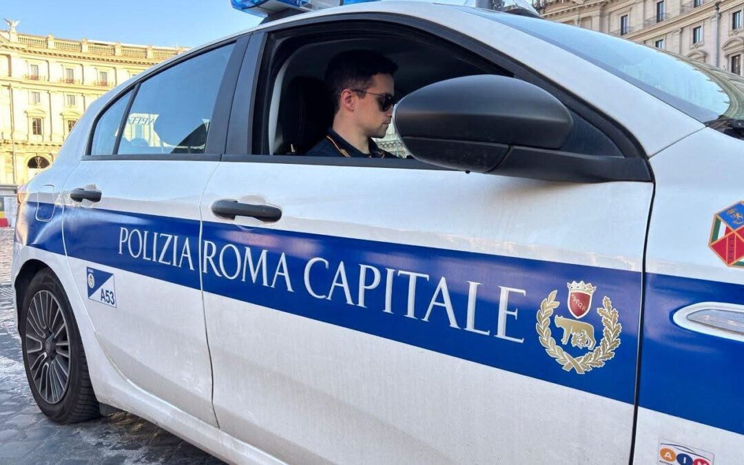 Agente della Polizia Roma Capitale salva la vita a un bambino investito da un’auto