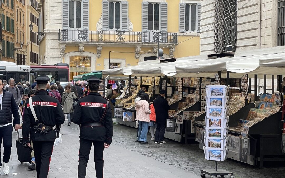 Centro storico, controlli dei Carabinieri: 8 persone finiscono in manette per furto e spaccio