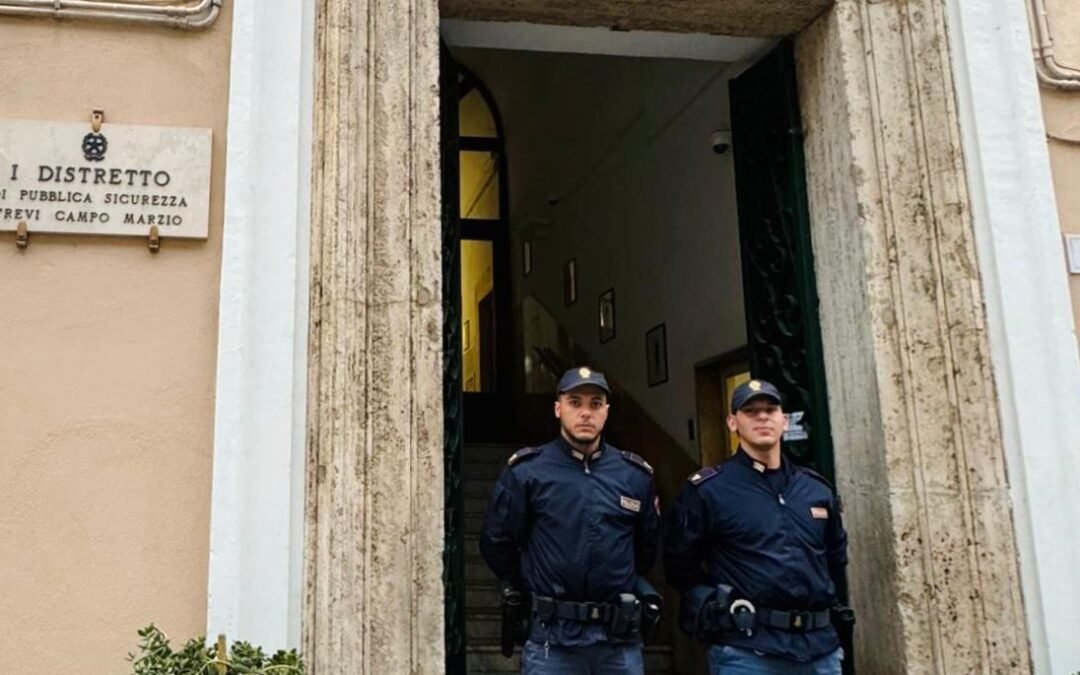 Notte di paura sospesa sul ponte: due agenti della Polizia salvano donna che voleva buttarsi