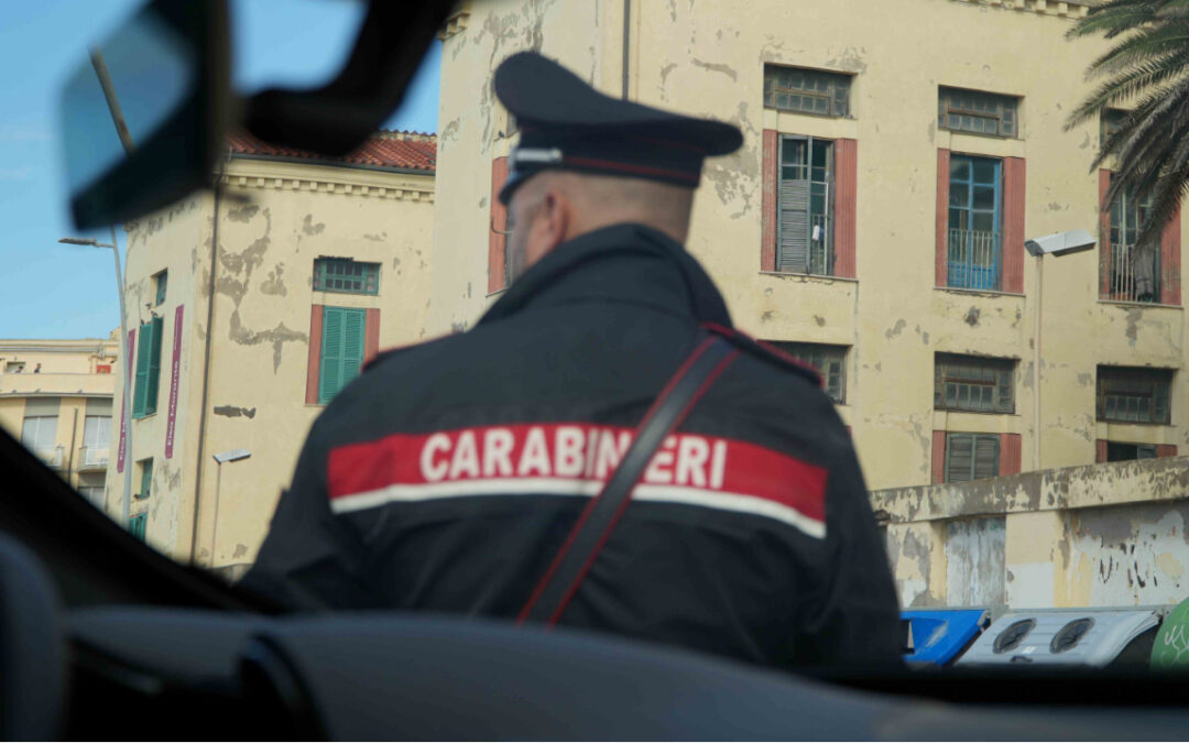 Operazione antidroga dei Carabinieri: 3 arresti per spaccio. Sequestrati una serra di marijuana e 46mila euro