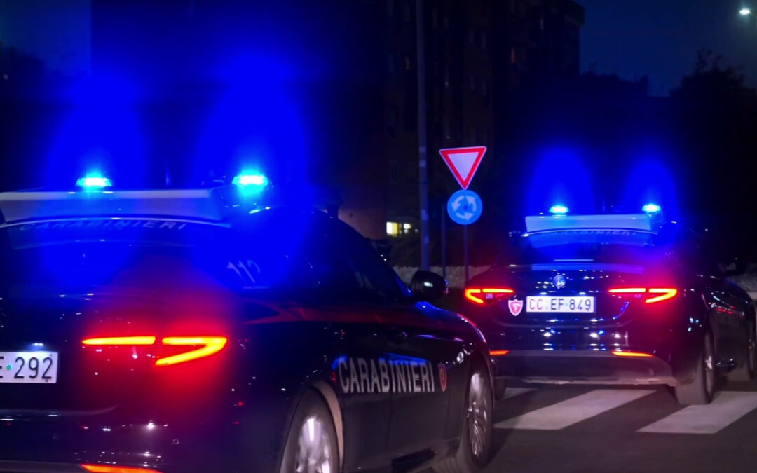 Minaccia automobilista con una pistola finta per mancata precedenza