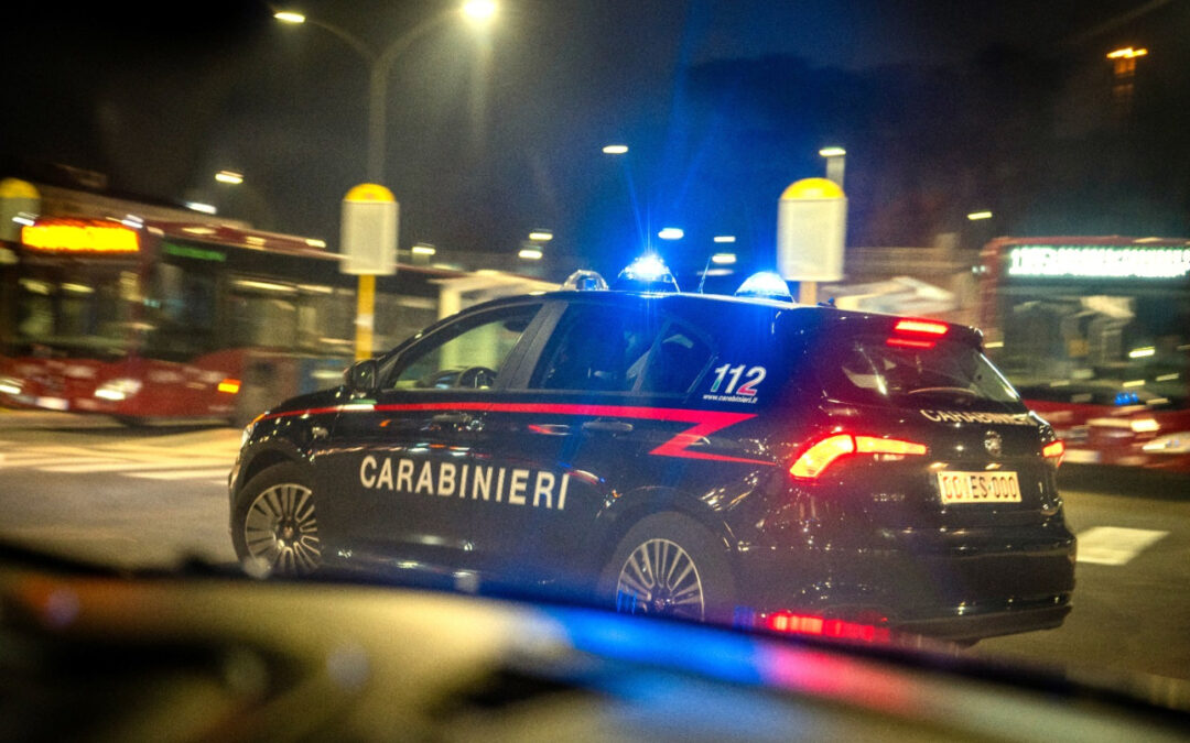 Tenta di dare fuoco all’area verde davanti a Tiburtina, arrestato 30enne