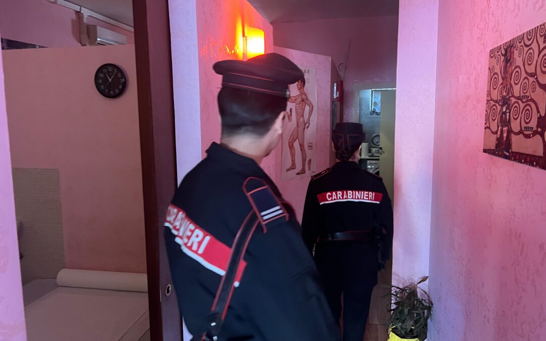 Incontri a luci rosse in casa: 60enne arrestata per sfruttamento della prostituzione