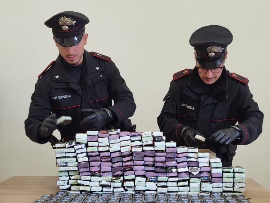 Detenzione e spaccio di sostanze stupefacenti: 15 arresti e 27 kg di droga sequestrati
