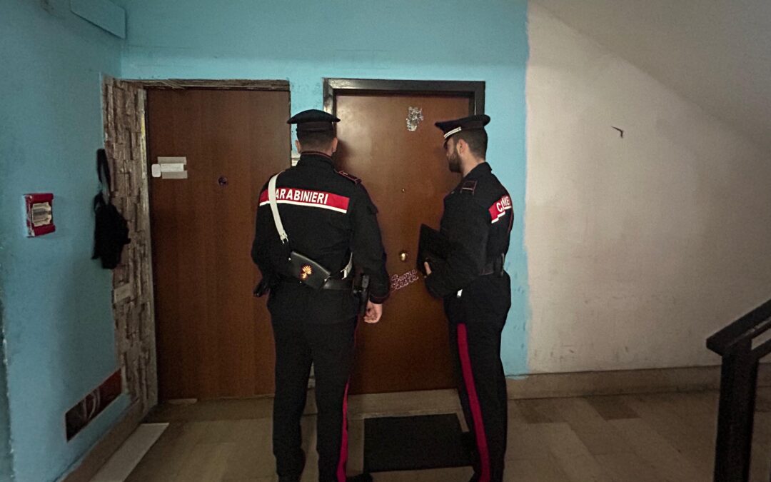 Vede i Carabinieri e fugge lanciando il borsello pieno di droga, in manette 31enne di Anzio