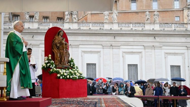 Il Papa: no a indifferenza o discriminazione per le barche in cerca di un porto sicuro