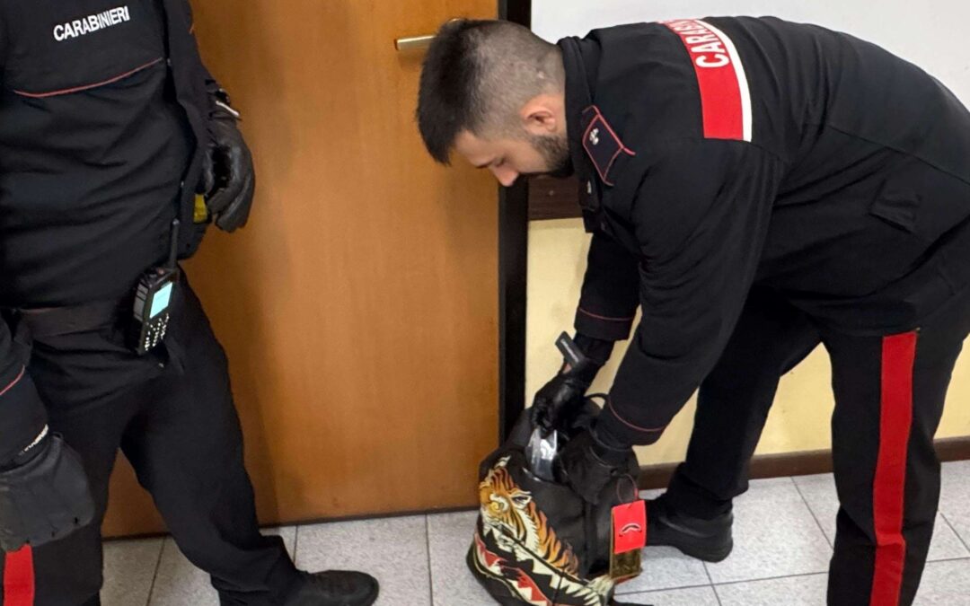 Ciampino, arrestato 52enne in forte stato di alterazione: trovato in possesso di droga