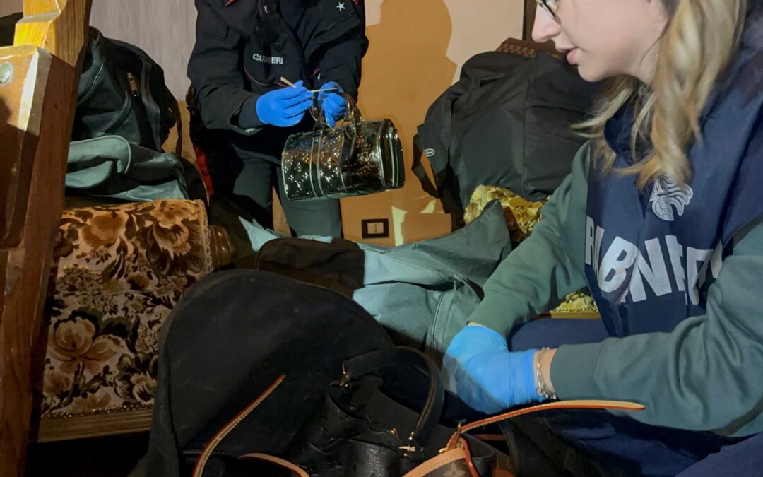 Furto nelle boutique di Valentino e Louis Vuitton, recuperate borse e scarpe per un valore di 400 mila euro