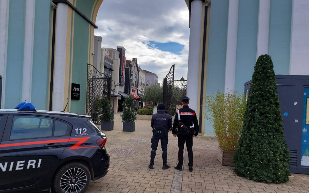Traditi dalla passione per i profumi, 3 uomini arrestati dai Carabinieri per furto aggravato