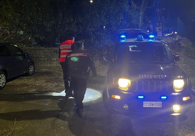 Arrestati due fratelli di 47 e 26 anni sorpresi dai Carabinieri a rubare in un cantiere edile
