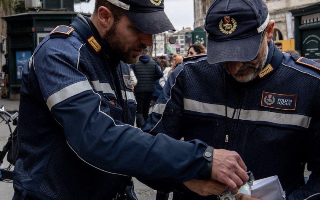 Blitz contro salta fila e promoter turistici abusivi: fermate 20 persone