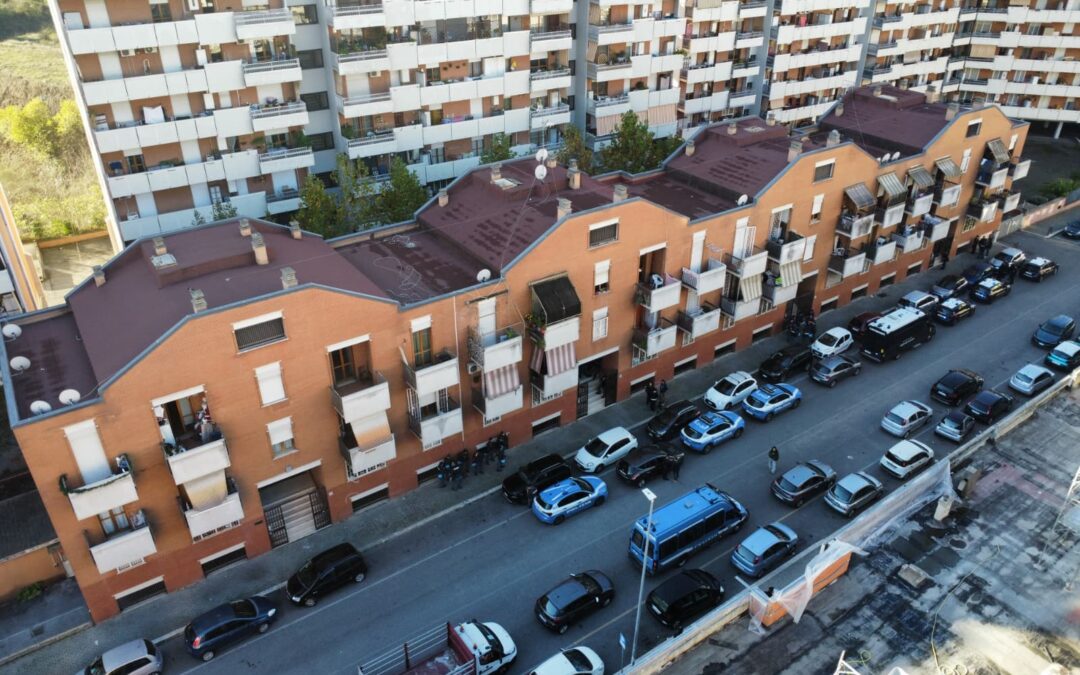 Via Giuglioli: al via primo step sgombero. Operazione interforze guidata dalla Questura. Liberati i primi due lotti
