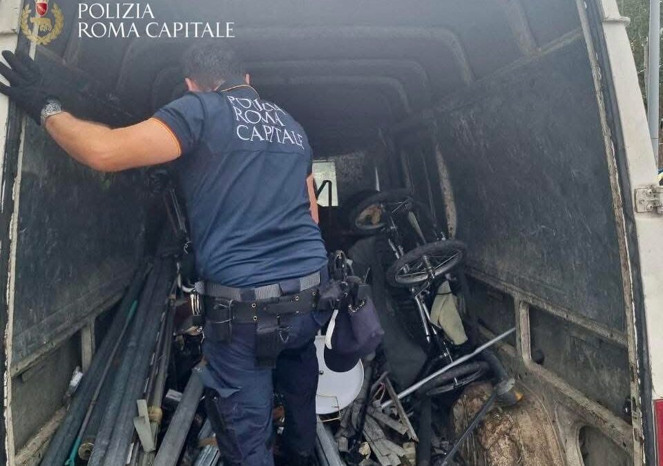 Carichi di rifiuti pericolosi destinati allo smaltimento illegale. Sequestri e denunce da parte della Polizia Locale