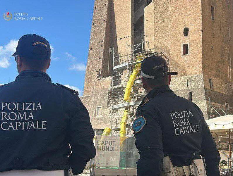 Crollo parziale della Torre dei Conti: istituita disciplina di traffico provvisoria
