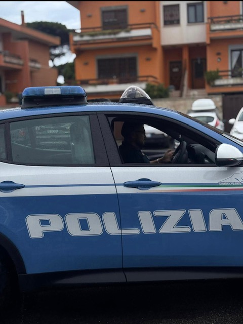 Donna aggredita e accoltellata, poi abbandonata sul Raccordo. E’ aperta la caccia al compagno