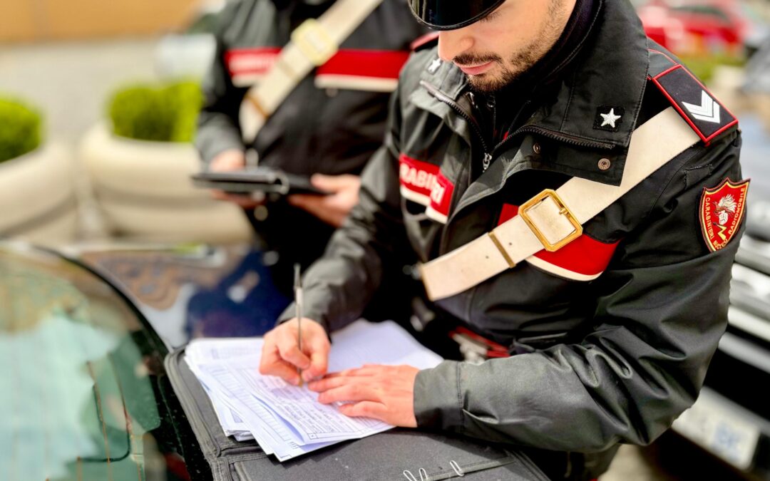 Minorenne alla guida di un’auto a noleggio non si ferma all’alt dei Carabinieri e provoca incidente