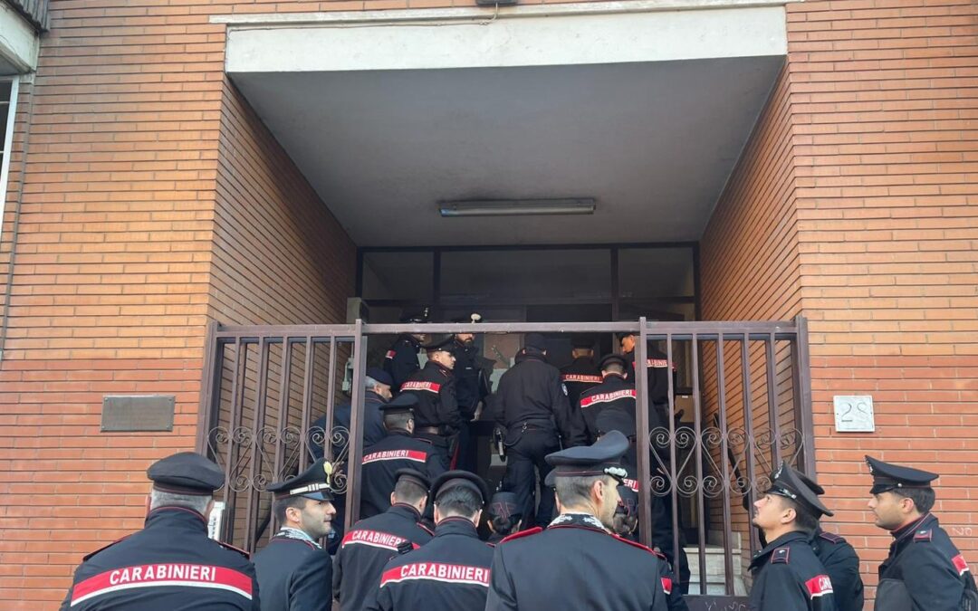 Blitz in Via Eudo Giulioli, Carabinieri sgomberati altri 11 appartamenti occupati abusivamente