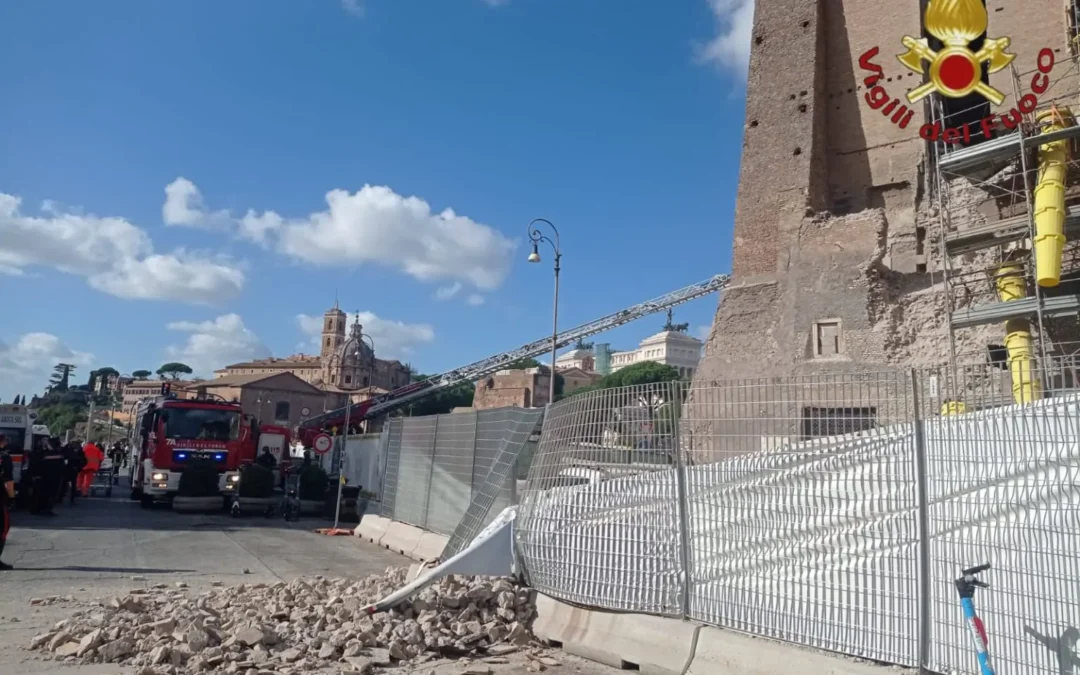 Torre dei Conti ai Fori Imperiali: pochi minuti fa un nuovo crollo mentre si scava ancora
