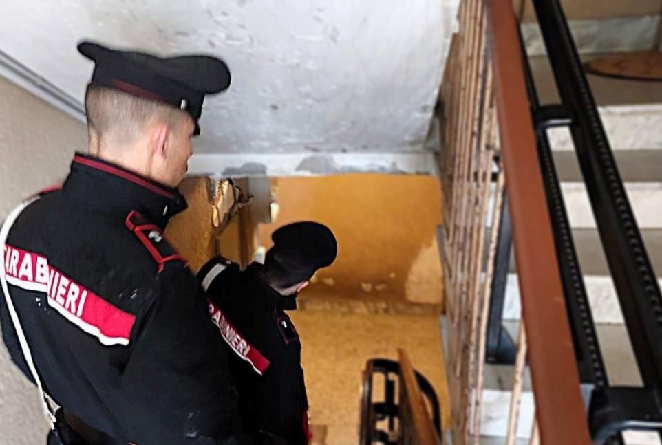 Il proprietario era deceduto da poco e loro pensano di rubare all’interno della casa, in manette 3 uomini