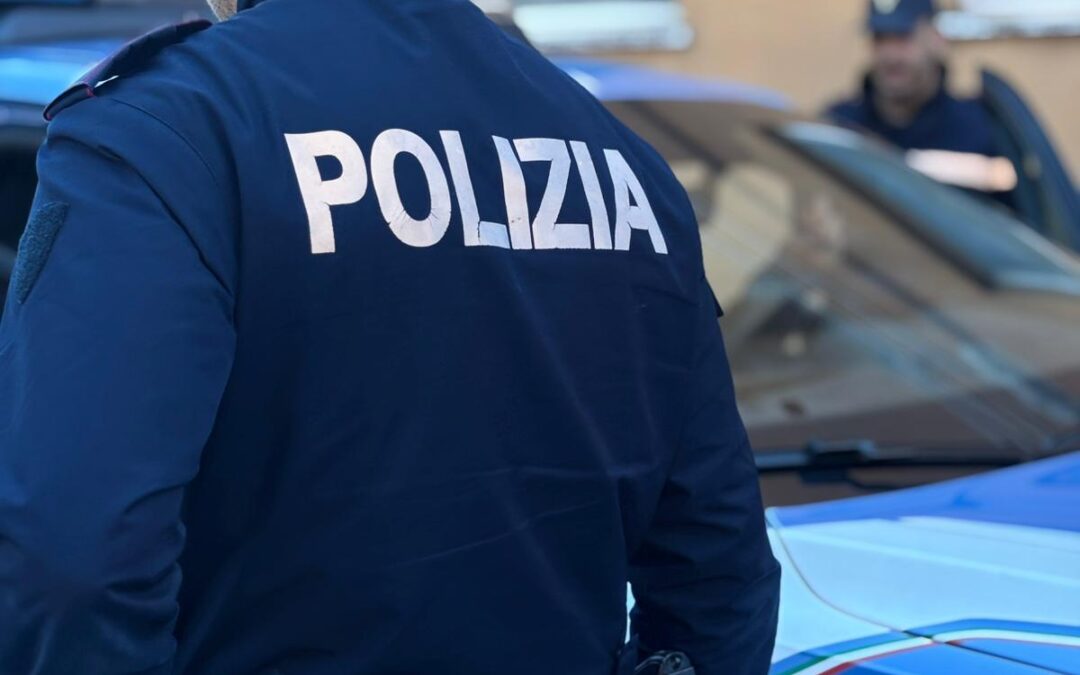 Vìola divieto di avvicinamento e va sul luogo di lavoro della vittima con un coltello. Arrestato 55enne