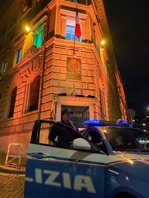 La Questura di Roma si tinge di arancione per la campagna “Orange the World”