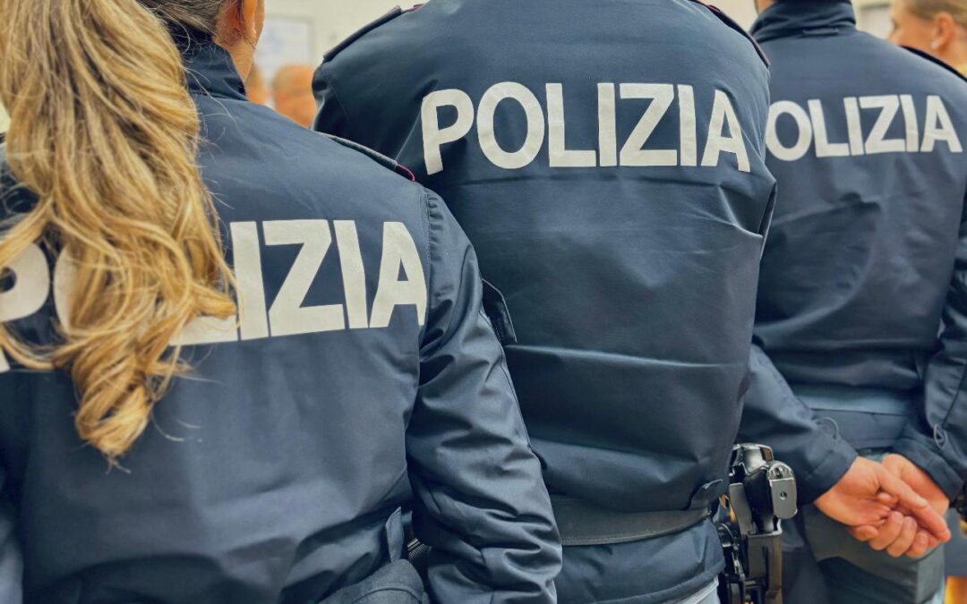Pistola in pugno rapinava farmacie, supermercati e sale scommesse. Polizia arresta 41enne romano