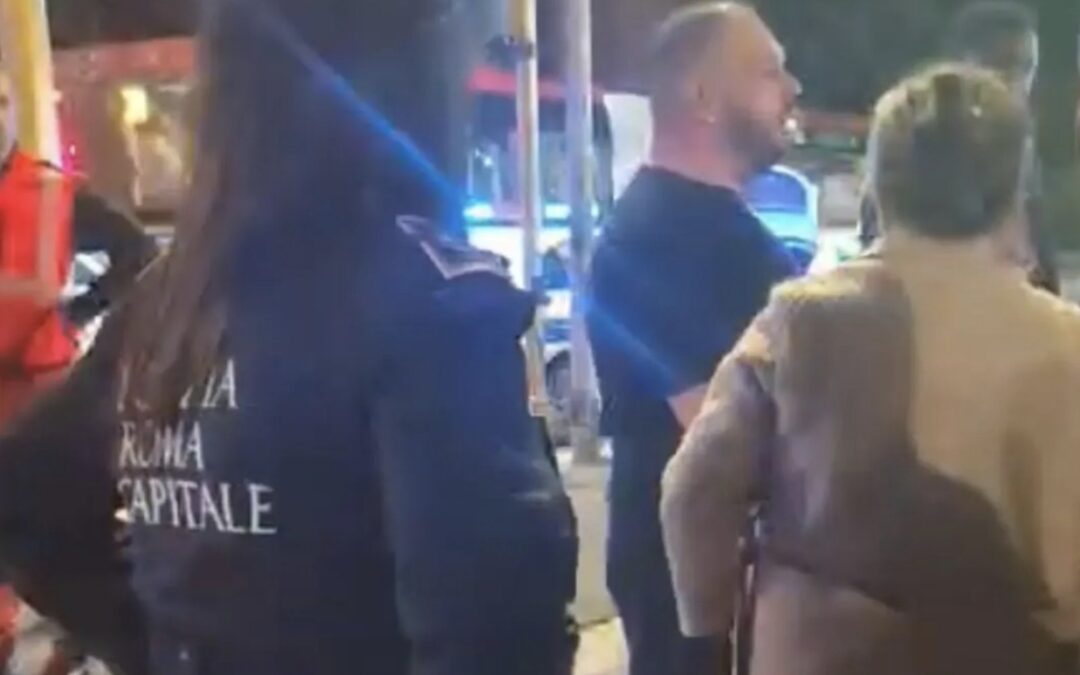 Roberto Mohamed muore dopo l’arresto, parenti e amici assaltano il San Filippo Neri