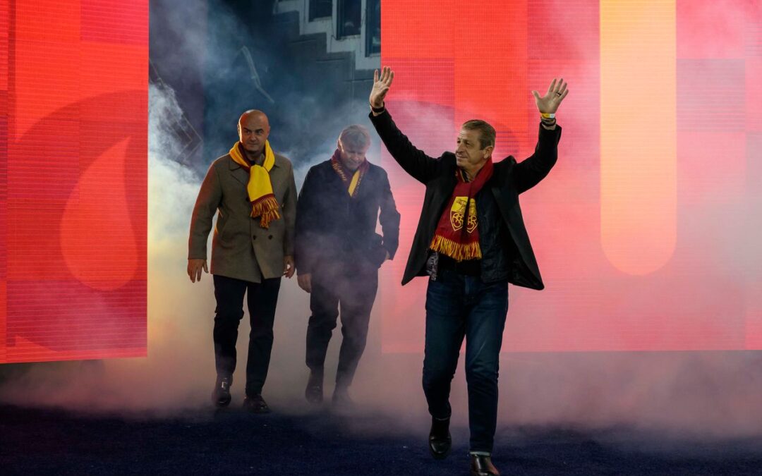 Roma, l’abbraccio dei tifosi per le leggende giallorosse Giannini, Nela e Rizzitelli