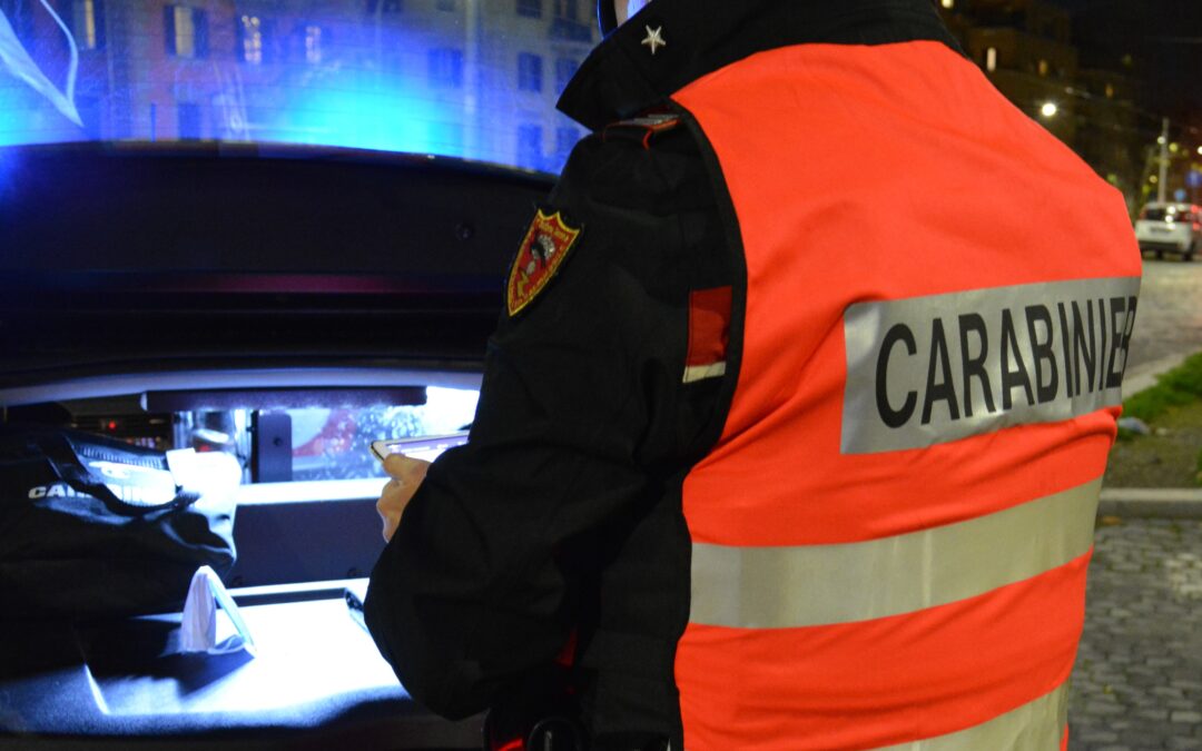 Uomo di 61 anni accerchiato e picchiato da quattro stranieri. Arrestato un 28enne