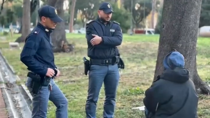 “Parchi sicuri”, controlli a Colle Oppio: 2 arresti e 7 stranieri all’ufficio immigrazione