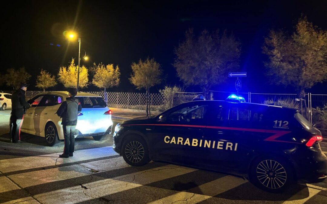 Anzio, gareggiano con le auto nel centro cittadino: due giovani denunciati