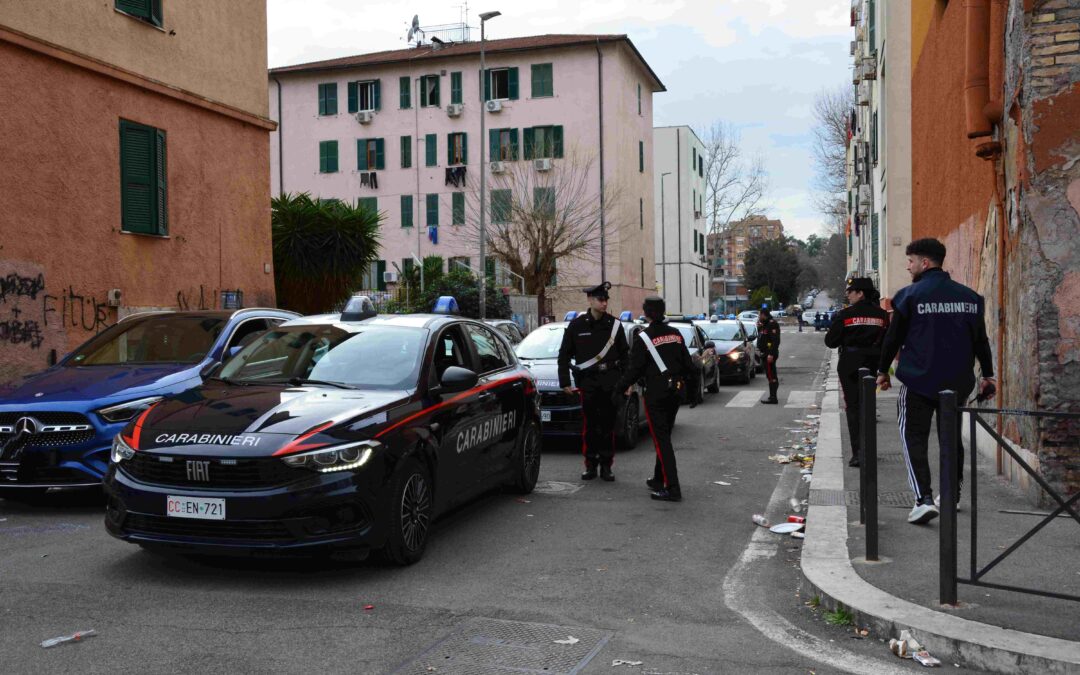 Controlli antidroga durante le feste: 19 arresti e maxi sequestro di dosi e denaro