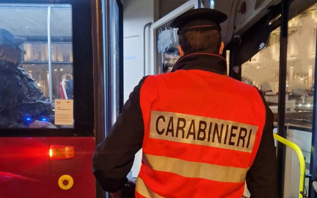 Ubriaco impedisce ad un autobus di partire: denunciato 50enne