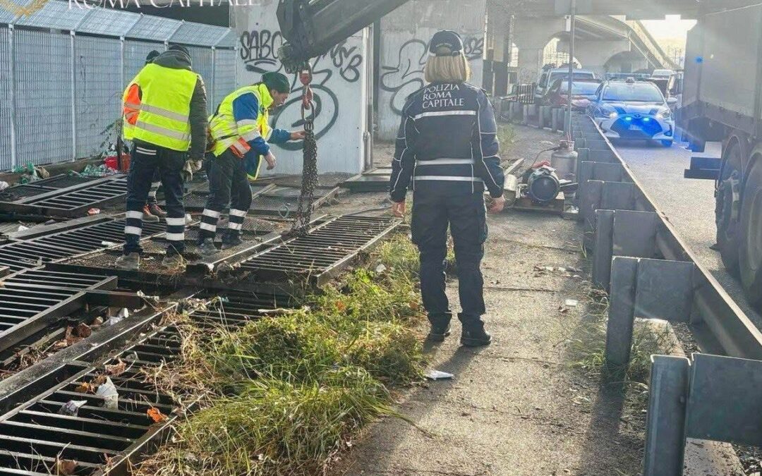Tangenziale: rimossi oltre 15 metri cubi di rifiuti, materiali metallici e bombole del gas