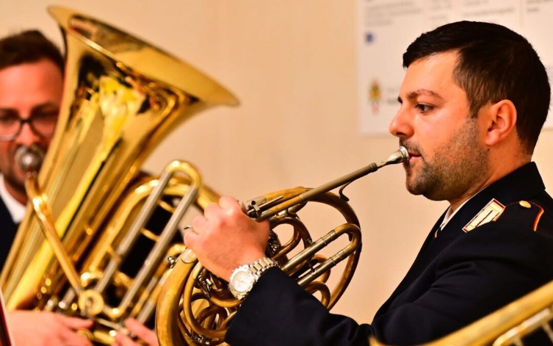 La Banda della Polizia Roma Capitale porta al Policlinico Gemelli un abbraccio musicale a pazienti e familiari