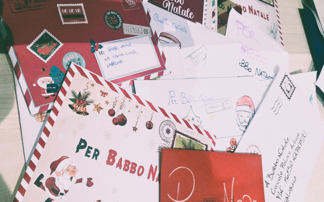 Ufficio postale in Piazza delle Medaglie d’Oro: i bambini spediscono le letterine a Babbo Natale
