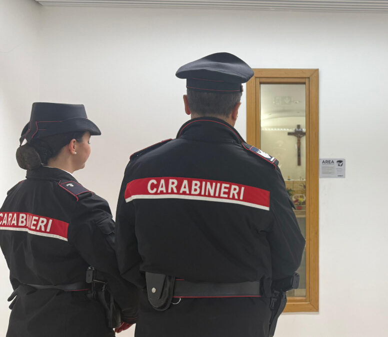 Urina nell’acquasantiera alla cappella della stazione Termini: denunciato turista tedesco