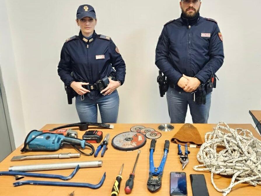 Ladri sorpresi dal proprietario grazie alle telecamere di videosorveglianza: 3 arresti