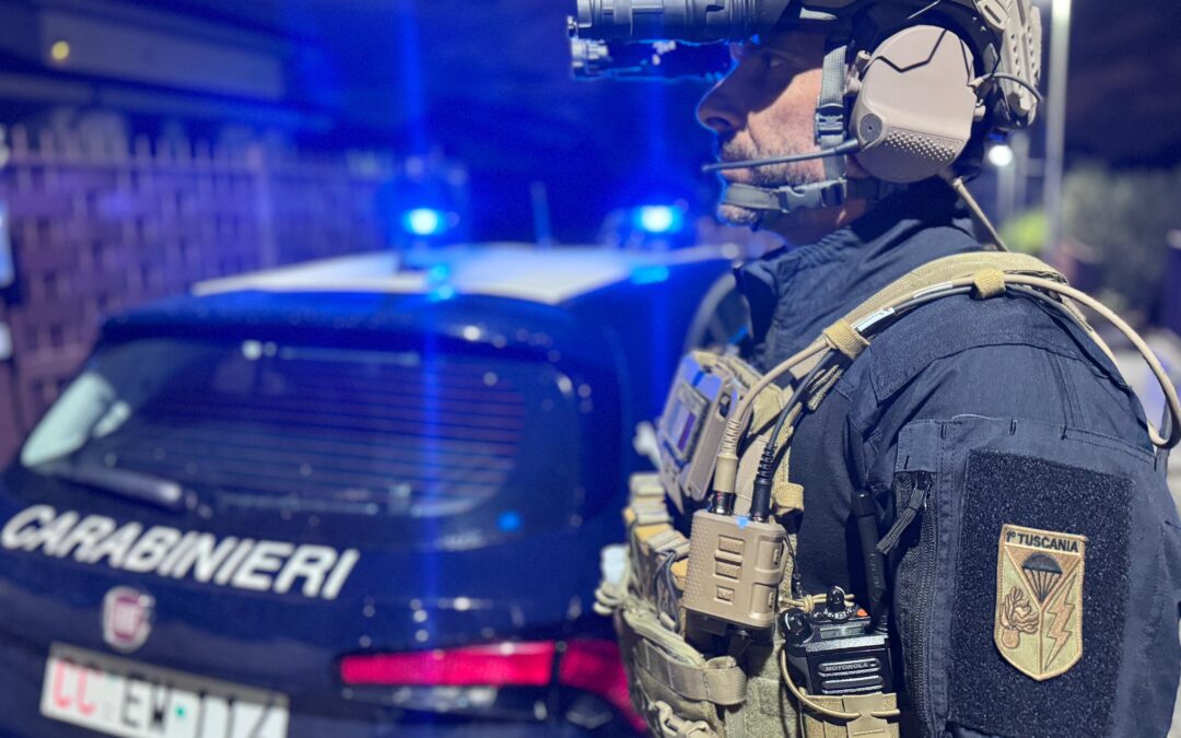 Blitz dei Carabinieri contro il clan Senese: 14 arresti per droga, armi ed estorsione