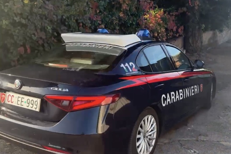 Tor San Lorenzo, sorpreso dai Carabinieri mentre cede cocaina, arrestato 53enne