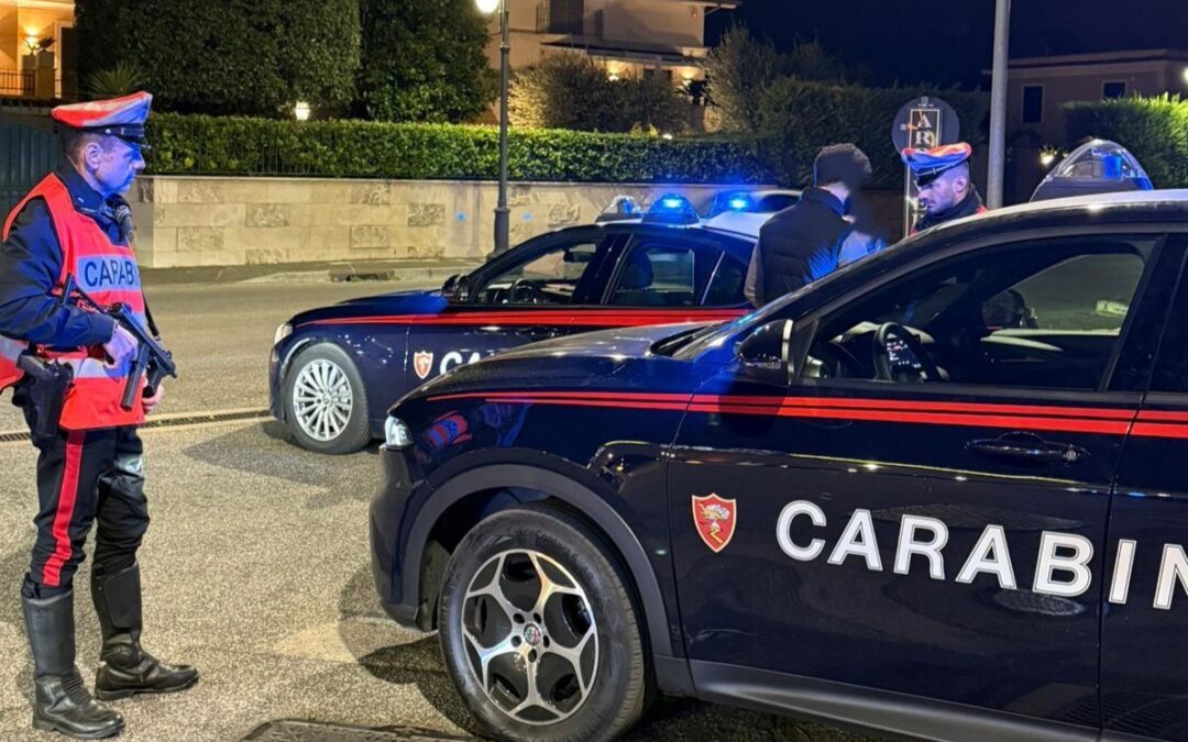Albano Laziale, sorpresi a rubare in un’auto in sosta. Tre persone arrestate dai Carabinieri