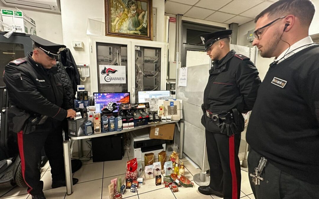 Outlet di Valmontone: rubano scarpe e vestiti, ma vengono intercettati dai Carabinieri. Tre in manette
