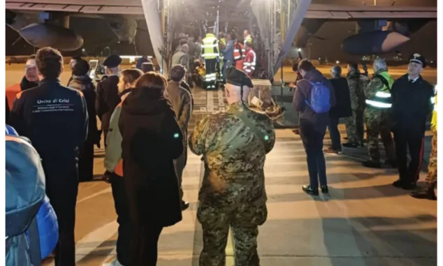 Ciampino: atterrato il C-130 dell’Aeronautica militare con a bordo 14 bambini palestinesi
