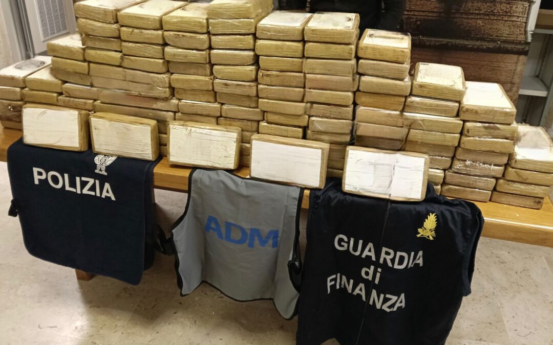 Civitavecchia: duro colpo per i narcos, sequestrati al porto 138 chili di cocaina arrivata dalla Spagna