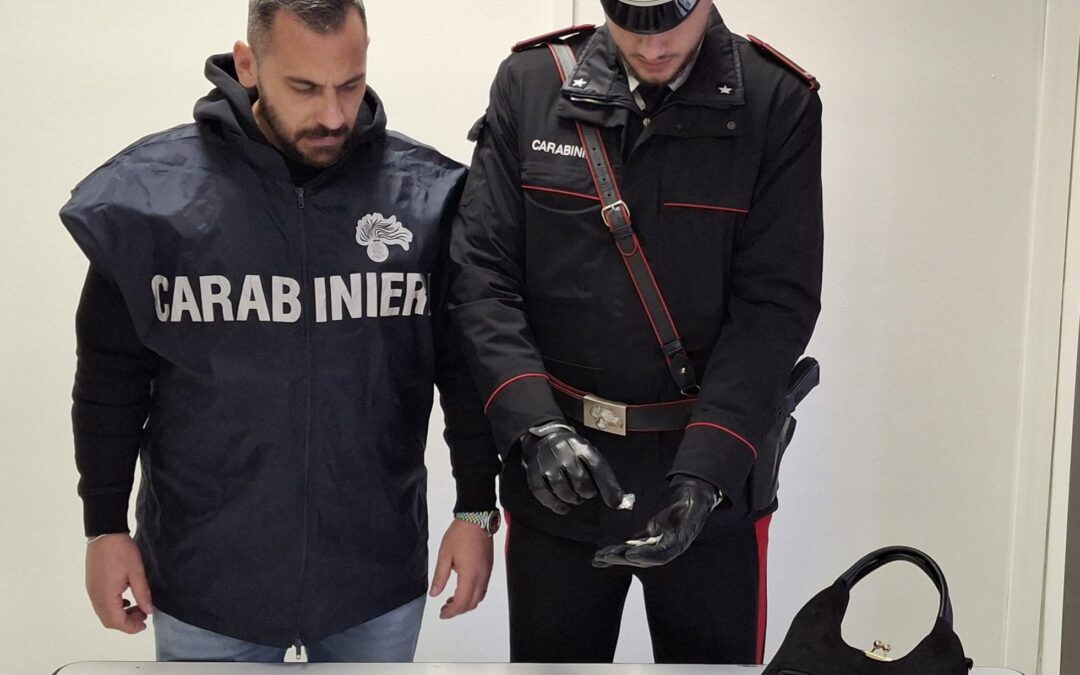 Cocaina e crack nella borsa, 46enne di Anzio arrestata dai Carabinieri